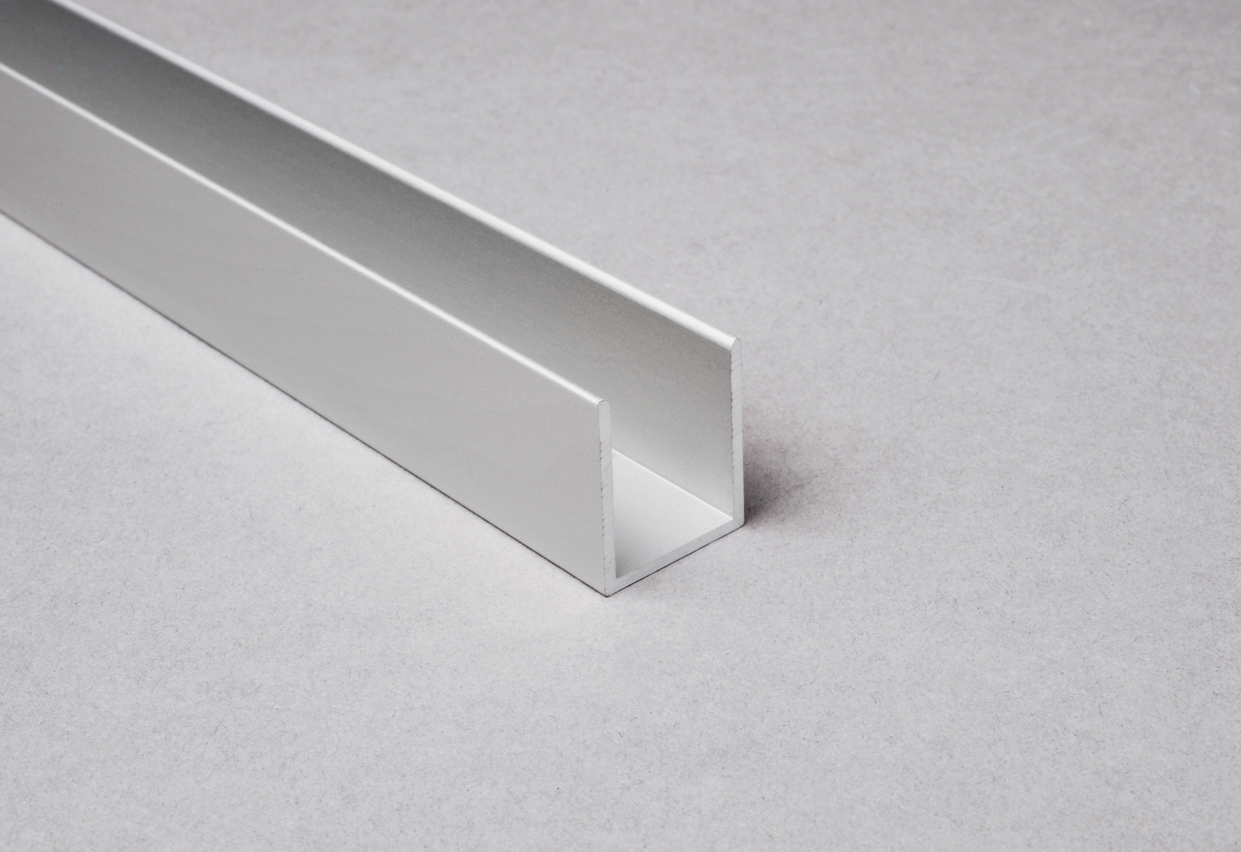 U‑profil 20×17×20×1,5 mm, vit RAL 9016